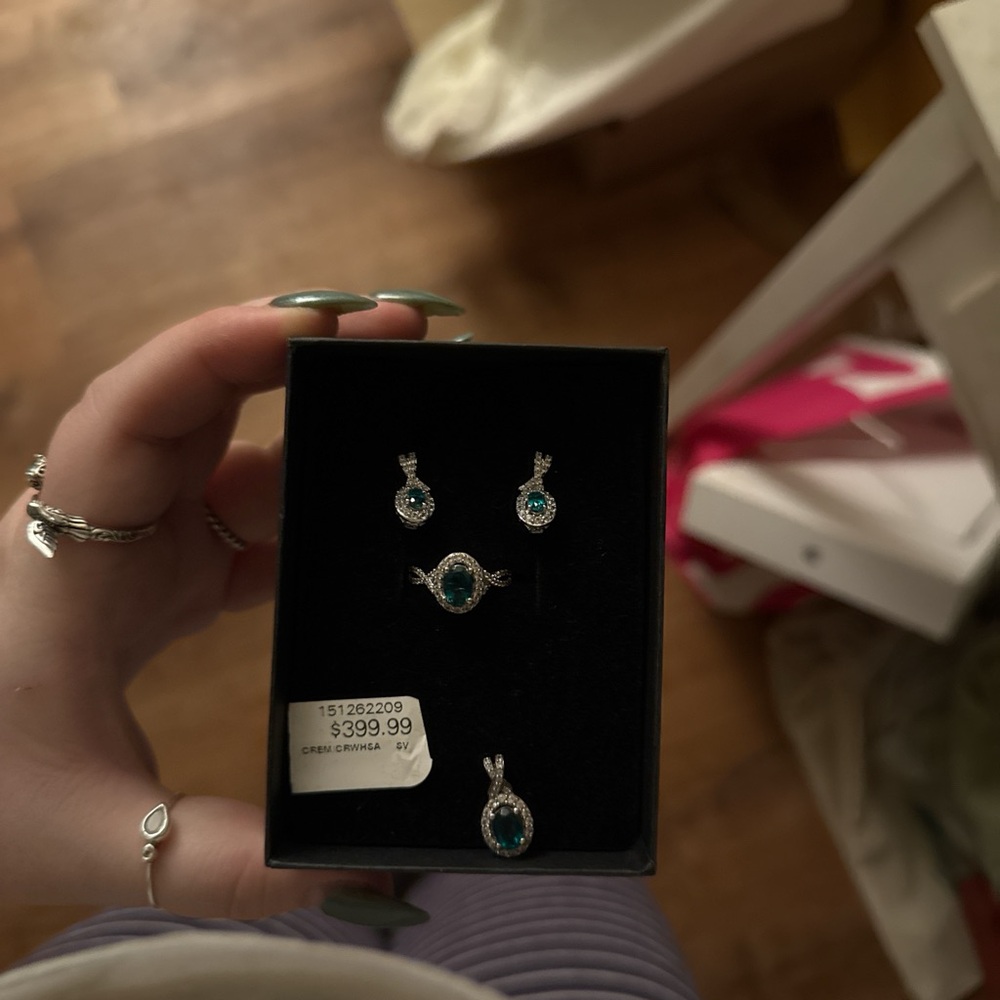 Kay Jewelers Elegant Silver and Green Jewelry Set